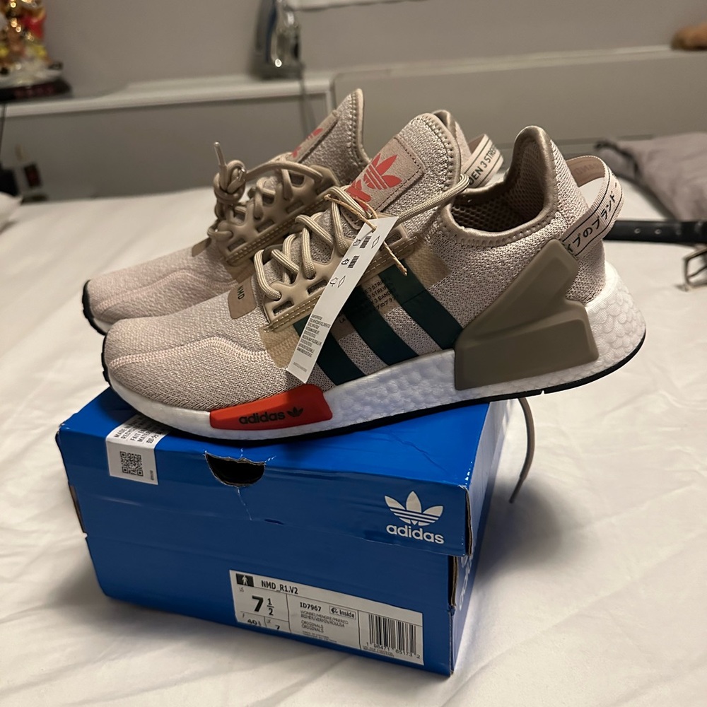 adidas Originals NMD_R1.V2 Urban Hike